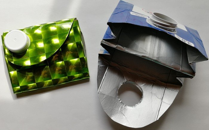 Zwei zerdrückte Tetra Paks.