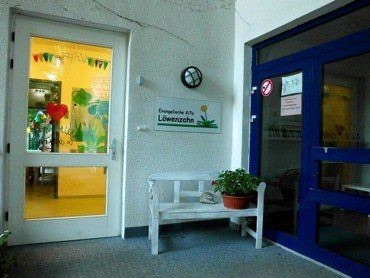 Eingang zur Kindertagesstätte Löwenzahn.