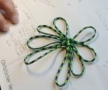 Geknotetes Paracord.